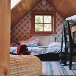 Chambre mansardée cosy avec lumière naturelle