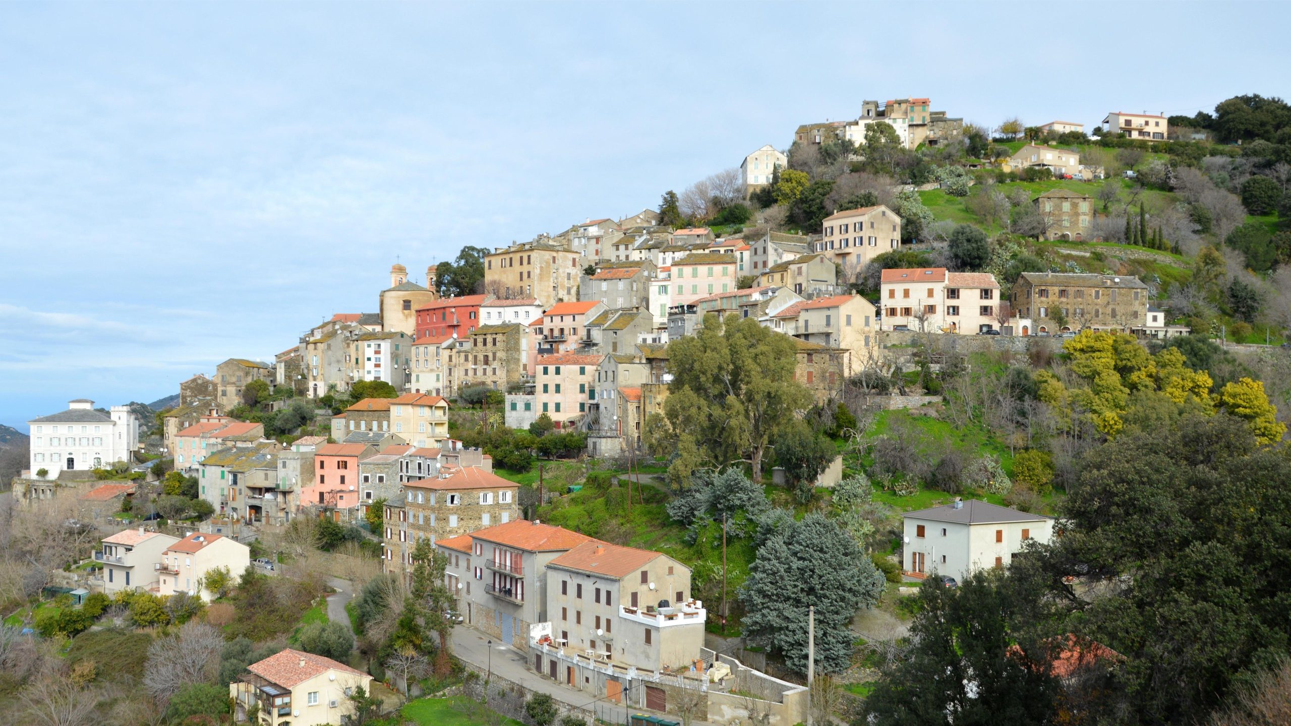 Village montagneux historique arrière-pays niçois