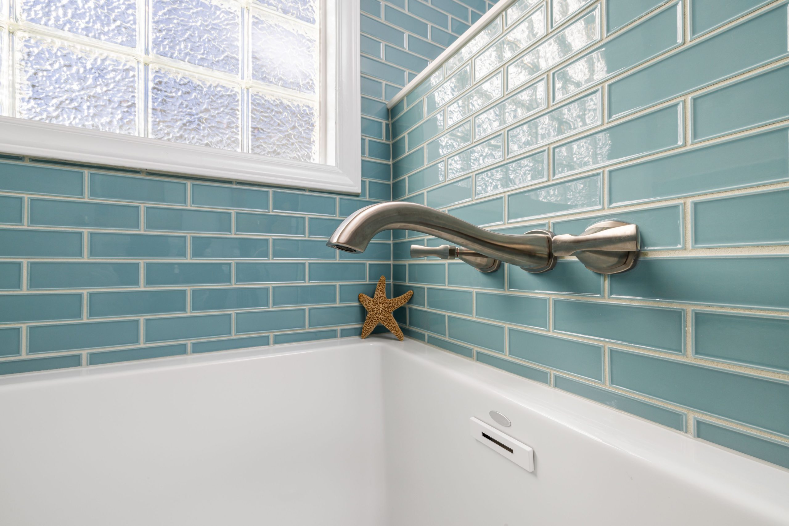 Salle bain carrelage bleu joints impeccables