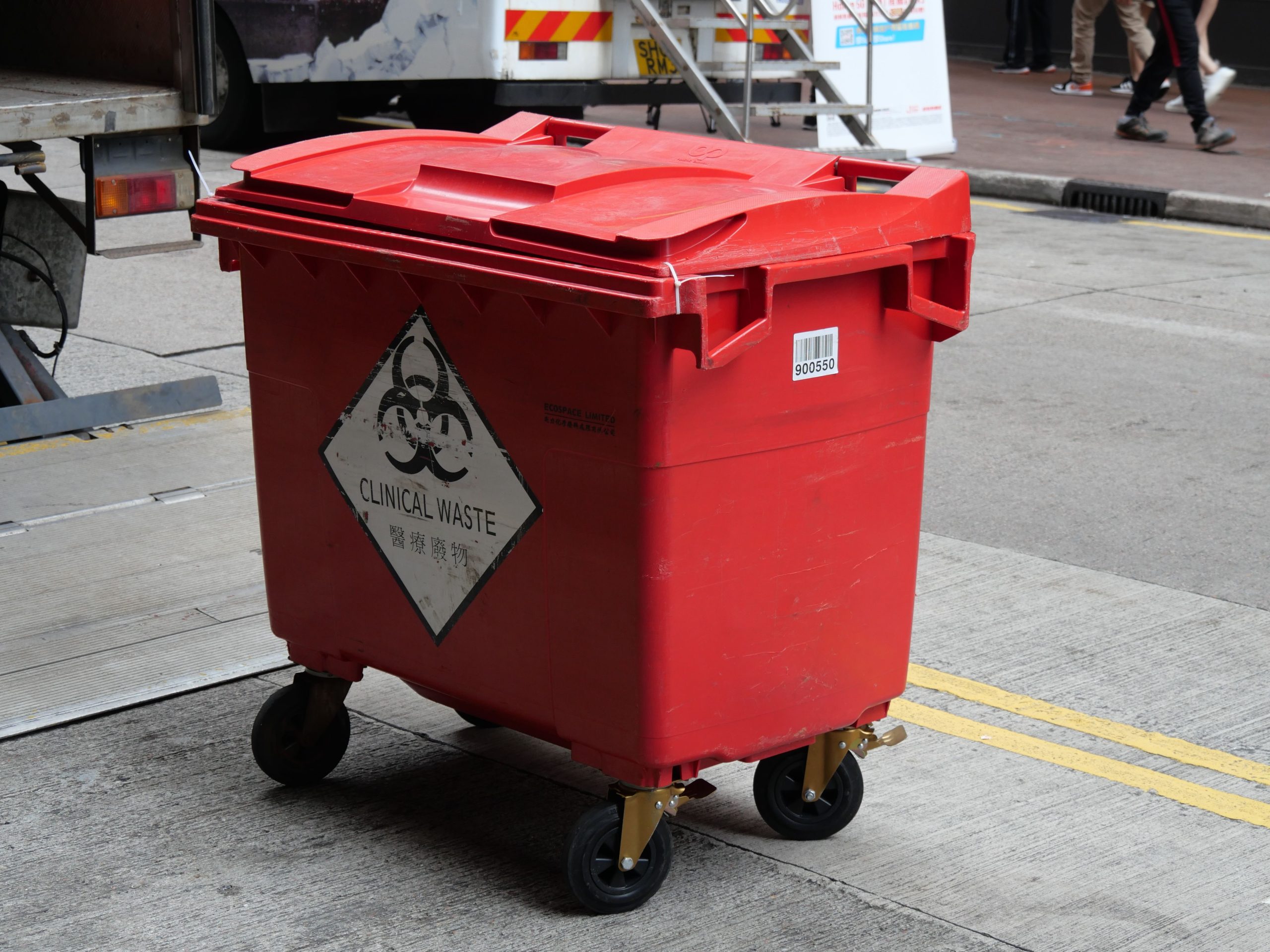 Bac de déchets cliniques avec symbole biohazard