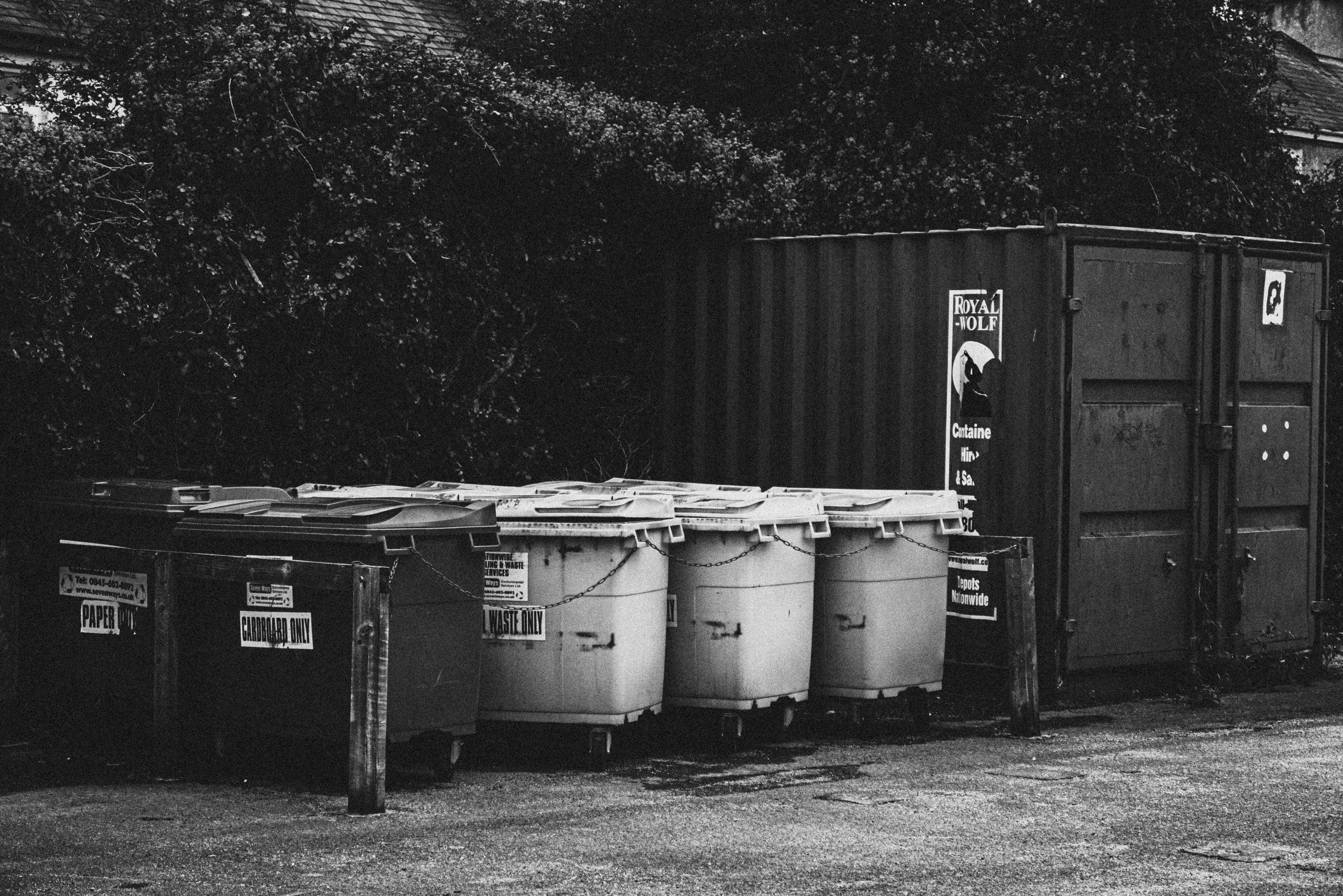 Poubelles et conteneurs dans un cadre urbain