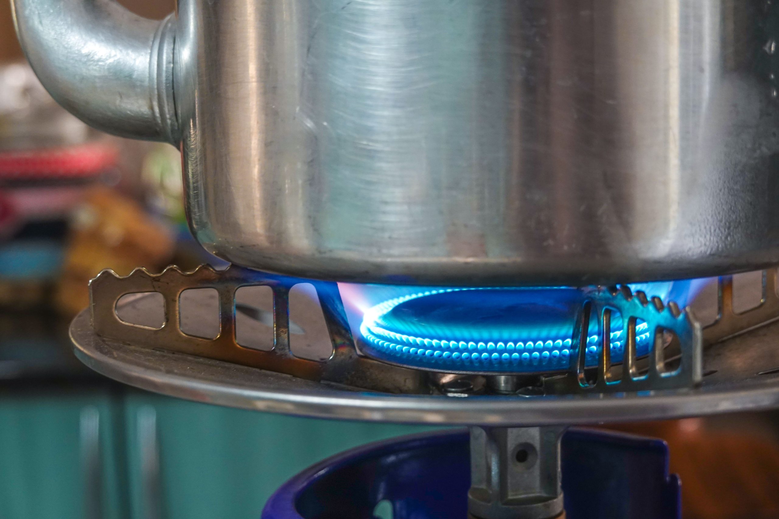 Brûleur gaz avec casserole et flamme
